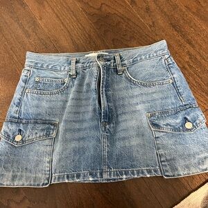 Aritzia Denim Forum 90s Mid-rise cargo mini skirt